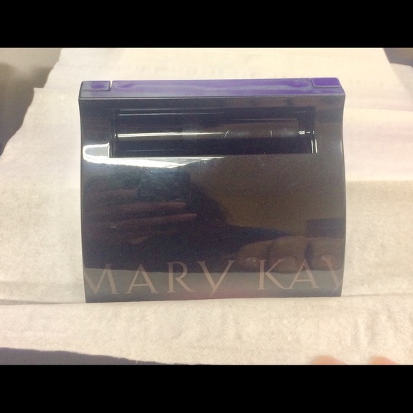 Mary Kay compact - Picture 2 of 5